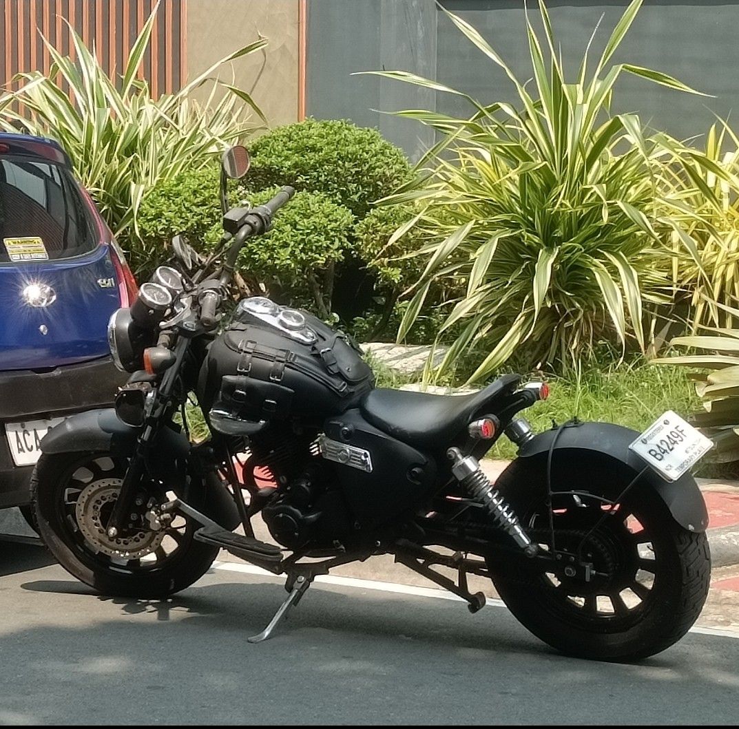 SUPERLIGHT 200 (Category: Motorbikes for Sale) located in Quezon City. Submitted by richardrcs (Listing ID 1465612151, Image 1). Description: PAKI BASA MUNA NG MAIGI BAGO MAG MESSAGE PARA IWAS SAYANG ORAS KEEWAY Superlight 200 P30,000 na lng kaya wag na tumawad, last price na yan, dating P45,000 yan, P30,000 na lng ngaun GUMAGANA PO SYA! issue: *odometer cable (nasira noong feb. 2026), *upuan (palitin na ung cover) *meron basag ung side fairings 