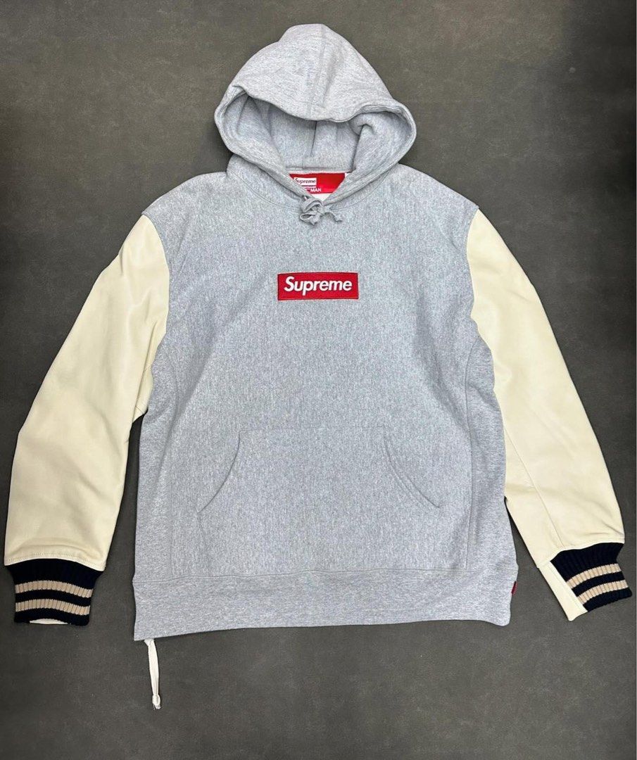Supreme x Junya Watanabe 灰皮革袖 Box Logo 衛衣 （分類：衛衣）位於 Hong Kong。 由 kk158 提交（商品編號 1465590685，圖片 1）。簡介： Supreme x Junya Watanabe COMME des GARÇONS MAN box logo 灰黑色衛衣，白色皮革袖。側邊有拉鍊設計，袖口有間條坑紋。日本製造，碼數L，身位棉質。潮人必備，街頭感十足，保證正品，有興趣隨時DM問詳情。。