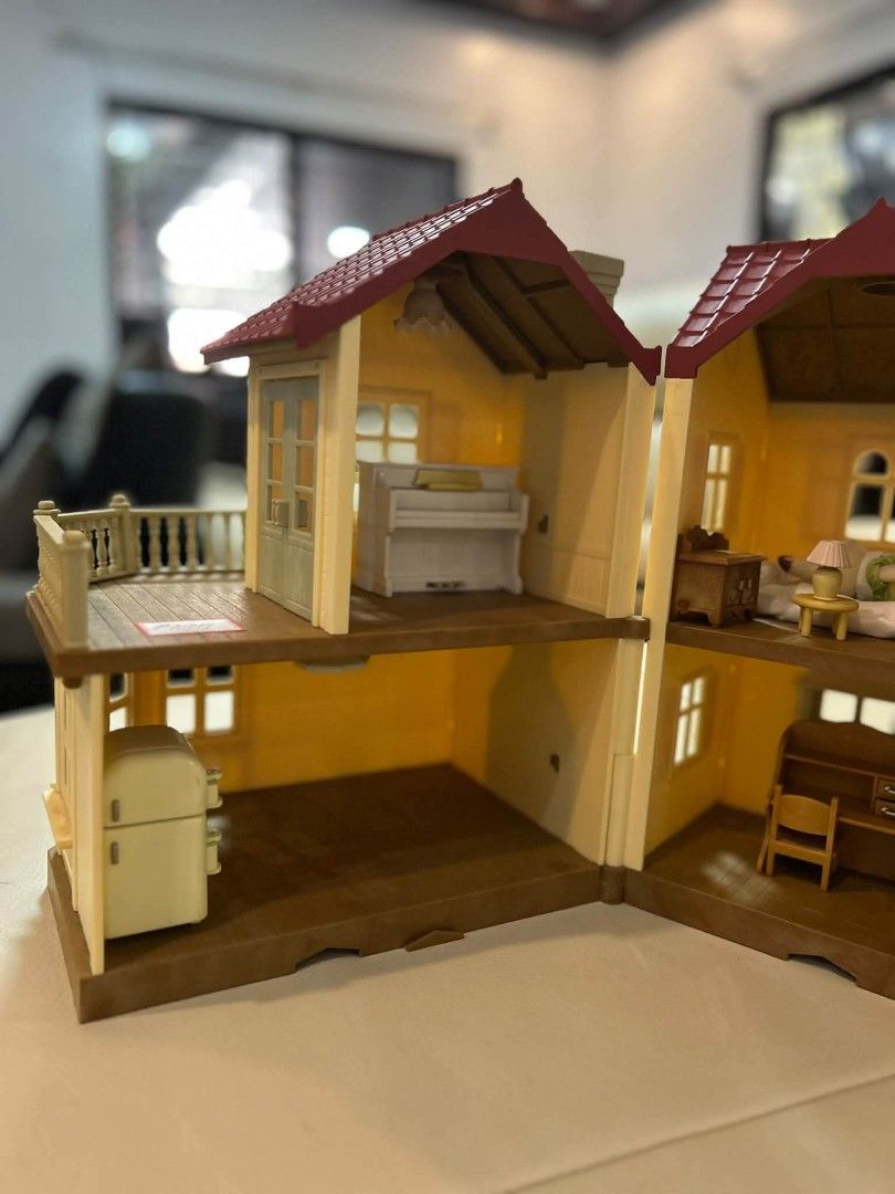 Sylvanian Doll House (Category: Other Home Furniture) located in Meycauayan. Submitted by marygracecasimiro (Listing ID 1465620024, Image 1). Description: doll house.