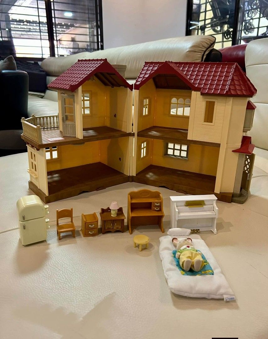 Sylvanian Doll House (Category: Other Home Furniture) located in Meycauayan. Submitted by marygracecasimiro (Listing ID 1465620024, Image 3). Description: doll house.