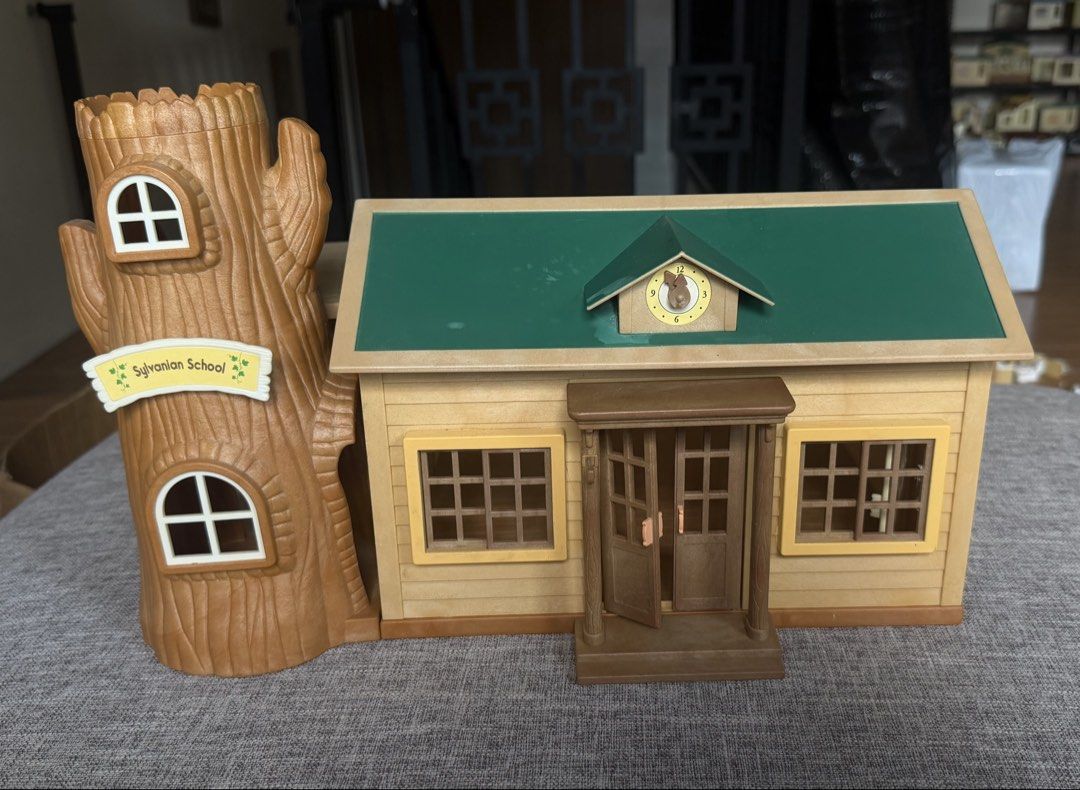 Sylvanian Families Forest School (Category: Kids Toys) located in Quezon City. Submitted by charleystoystore (Listing ID 1465699316, Image 1). Description: What you see is what you get Can ship all over the phil. Courier: FLASH/JNT/Lalamove Mop: Gcash Location: North caloocan.