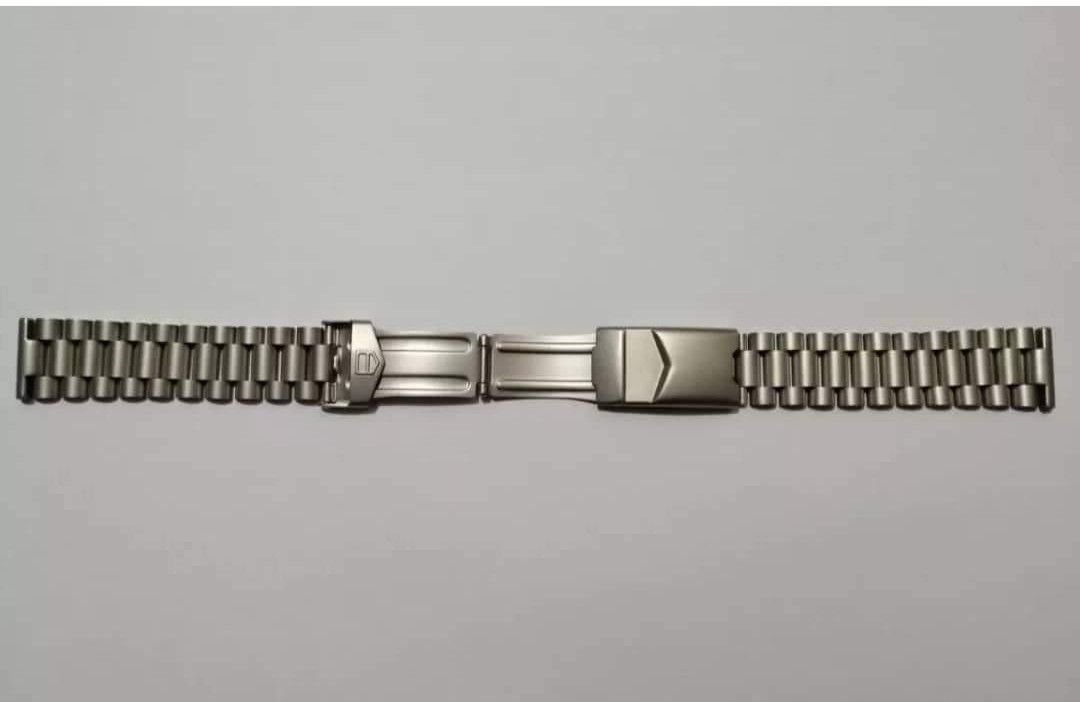 Tag Heuer F1 Chronograph (Category: Men's Watches) located in Manila. Submitted by honeyrox (Listing ID 1465598169, Image 3). Description: - Tag Heuer watch bracelet in all stainless steel - Model number 493/3 stamped inside the clasp - Secure folding clasp featuring the embossed Tag Heuer logo - Stylish multi-link design with a modern brushed finish - Full length provided, ideal as a standard replacement or spare band - 18mm lugwidth payment via