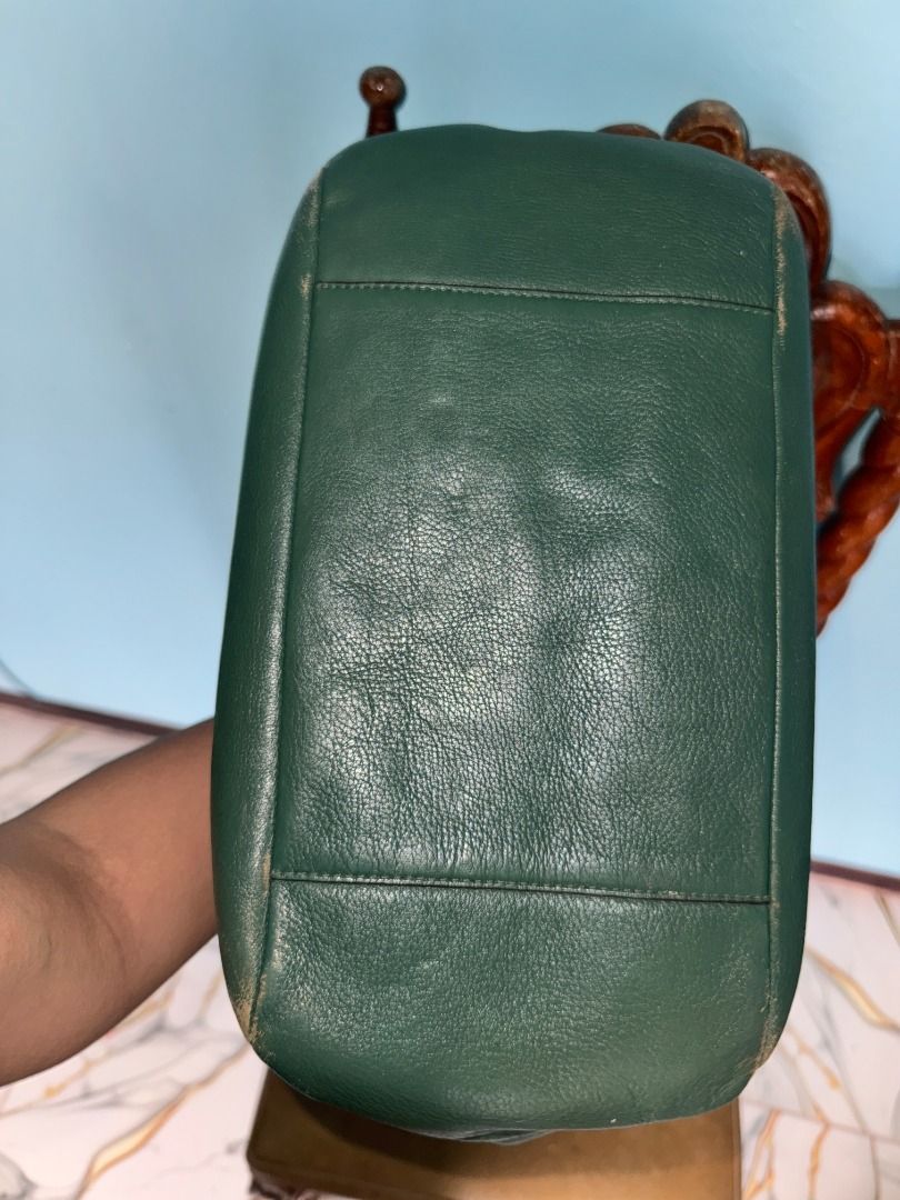Coach Tote bag (Category: Luxury Bags & Wallets) located in Dumaguete. Submitted by handpickedby_maria (Listing ID 1465754319, Image 3). Description: .