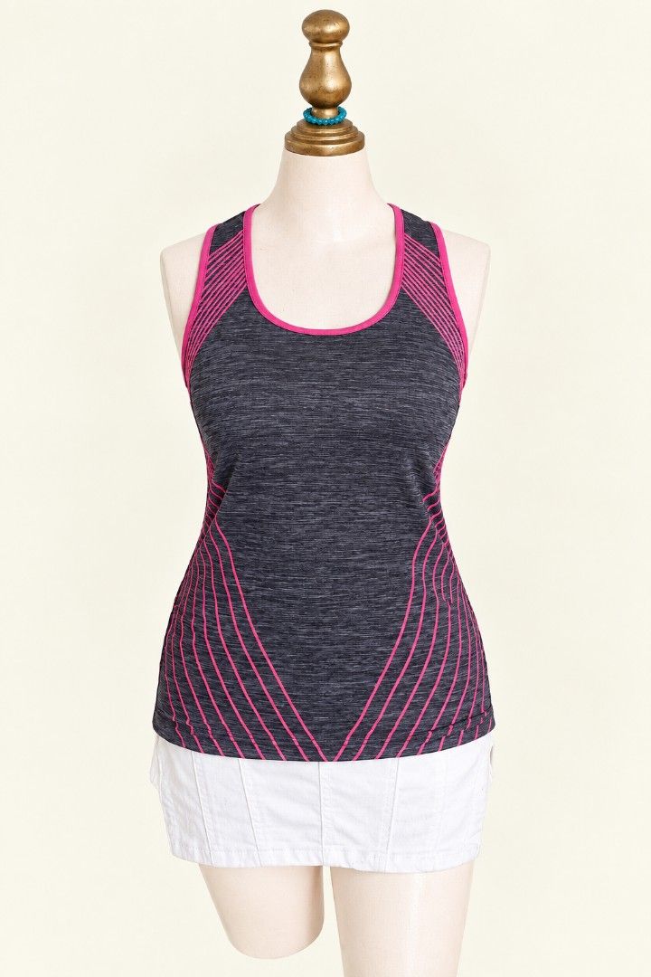 Tank top for workout/gym (Category: Activewear) located in Angeles City. Submitted by milovewardrobe (Listing ID 1465621109, Image 1). Description: S-m. Stretchable.
