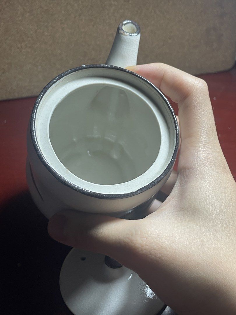 TEA POT (small size 180ml) (Category: Coffee & Tea Tableware) located in Manila. Submitted by declutterzzzzzzz (Listing ID 1465743343, Image 3). Description: QC area near Retiro lalamove/pick up.