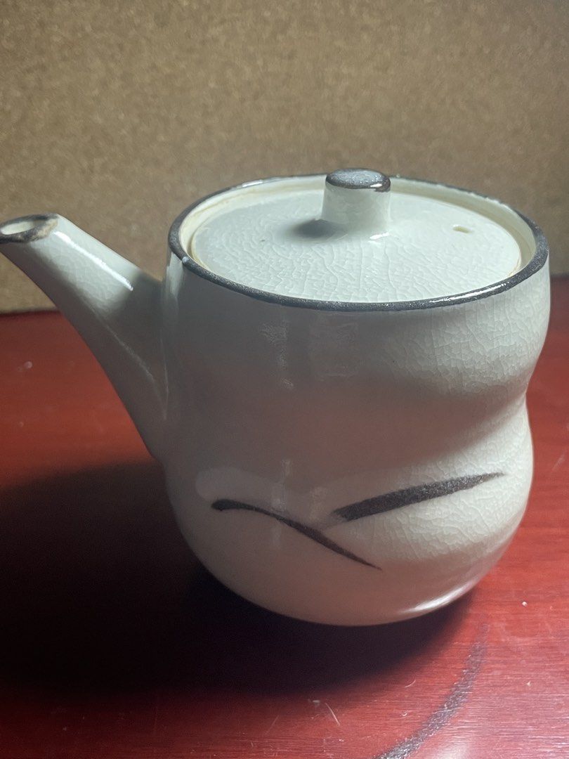 TEA POT (small size 180ml) (Category: Coffee & Tea Tableware) located in Manila. Submitted by declutterzzzzzzz (Listing ID 1465743343, Image 2). Description: QC area near Retiro lalamove/pick up.