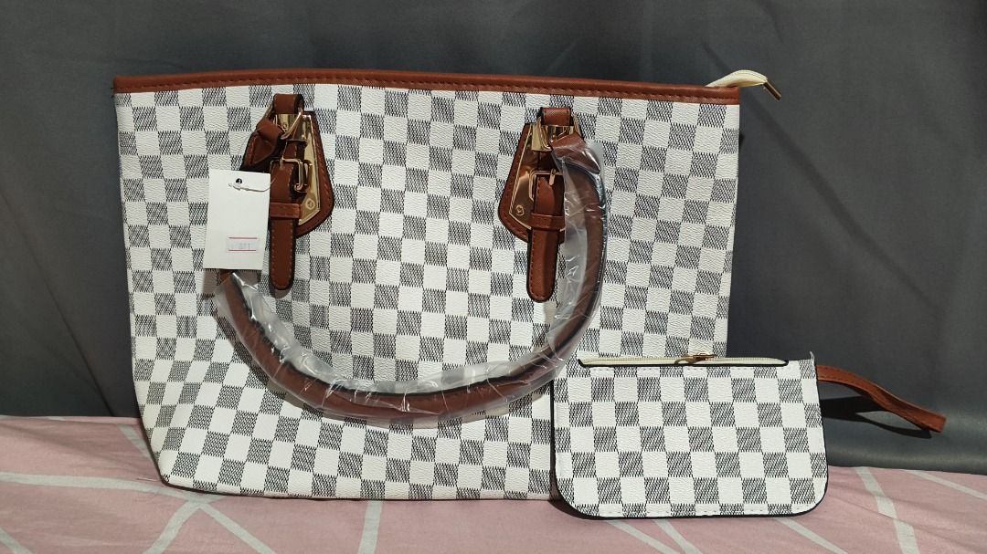 Teacher's bags (Category: Tote Bags) located in Caloocan City. Submitted by imabelight (Listing ID 1465671901, Image 2). Description: It can carry your long wallet notebooks and book. Can be used as teacher's bag. It also has a coinpurse.