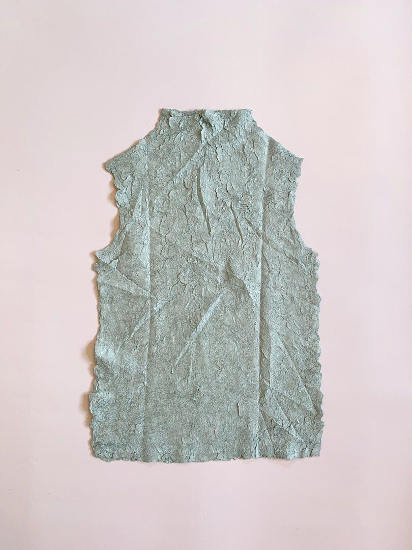 Teal Crinkle High-Neck Sleeveless Top (Category: Others Tops) located in Lianga. Submitted by preyala (Listing ID 1465669370, Image 1). Description: Teal Crinkle High-Neck Sleeveless Top Size: xs-s Bust: 28-33 Length: 21 Mine 350 Grab 380 Grabbing ends at 10:00 PM (today).