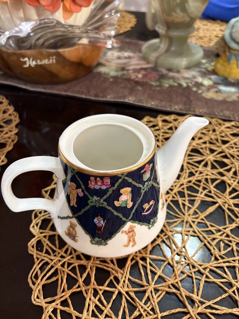 Teapot has no lid (Category: Coffee & Tea Tableware) located in Dipolog. Submitted by playmatesfriend.ph (Listing ID 1465675868, Image 3). Description: .
