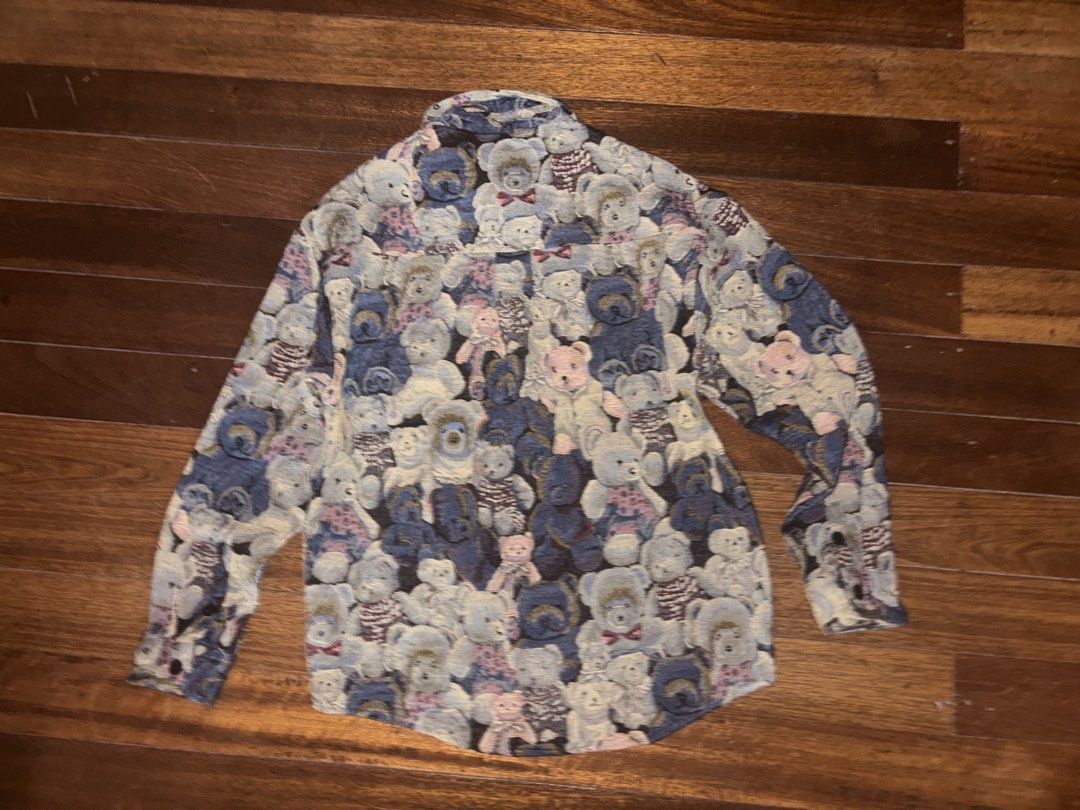 Teddy Bear Tapestry Pattern Long Sleeve Button-Up Shirt (Category: Coats, Jackets and Outerwear) located in Urdaneta. Submitted by ilovemomohiraii (Listing ID 1465652060, Image 2). Description: Negotiable.