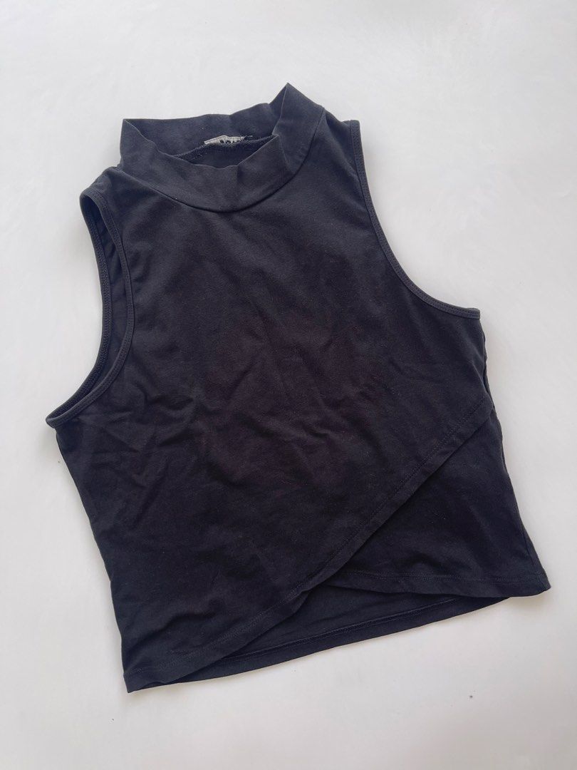 Terranova Turtleneck Sleeveless (Category: Sleeveless) located in Bacolod City. Submitted by euniceclothing_coph (Listing ID 1465680386, Image 1). Description: Like new No flaws L on tag Can fit S-M.