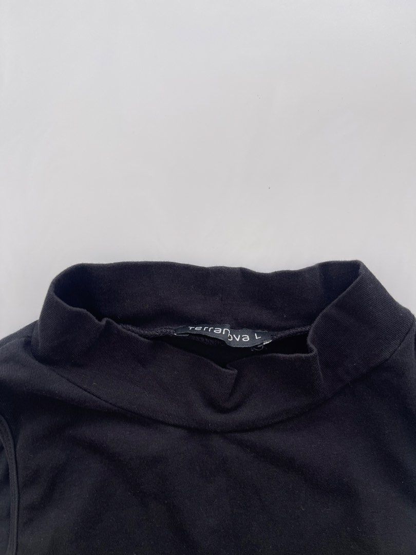 Terranova Turtleneck Sleeveless (Category: Sleeveless) located in Bacolod City. Submitted by euniceclothing_coph (Listing ID 1465680386, Image 2). Description: Like new No flaws L on tag Can fit S-M.