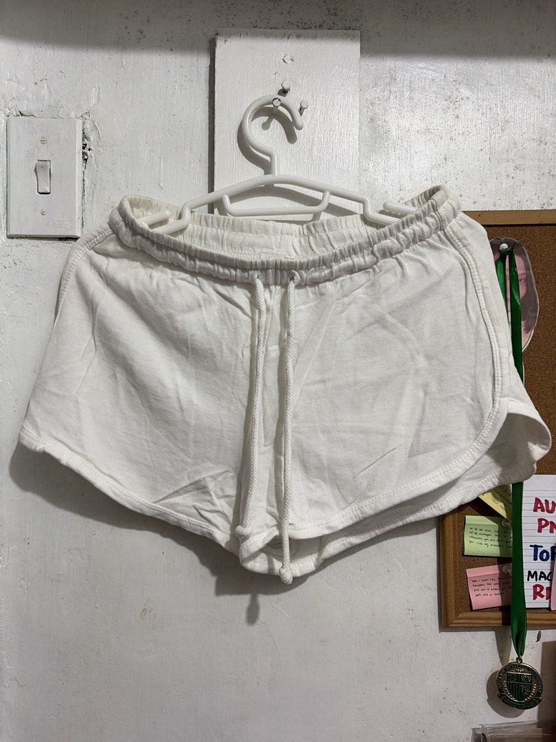 Terranova White Shorts (Category: Shorts) located in Quezon City. Submitted by berrystrawng (Listing ID 1465678310, Image 1). Description: .