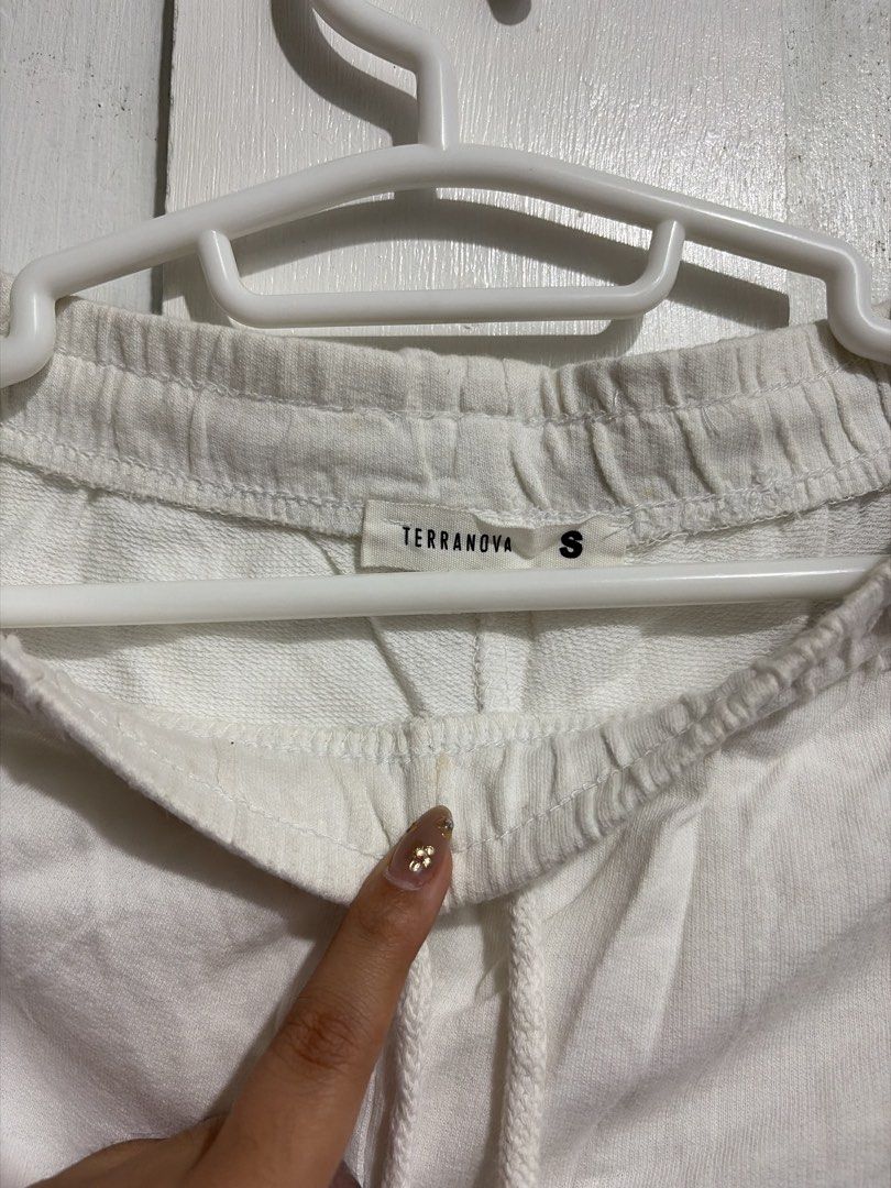 Terranova White Shorts (Category: Shorts) located in Quezon City. Submitted by berrystrawng (Listing ID 1465678310, Image 2). Description: .