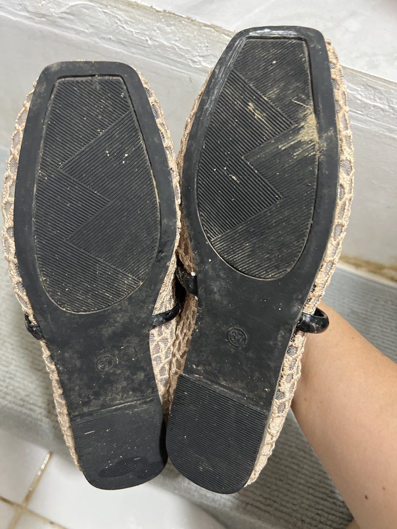 Thailans Shoes (Category: Flats & Sandals) located in Cabanatuan. Submitted by happythriftbyshidshin (Listing ID 1465603087, Image 2). Description: Size 7 See pictures for signs of usage.