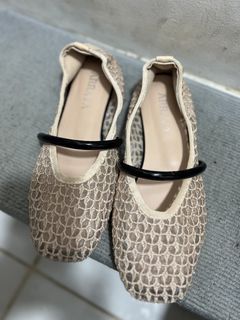 (Category: ) located in . Submitted by happythriftbyshidshin (Listing ID 1465603087, Image 1). Description: .