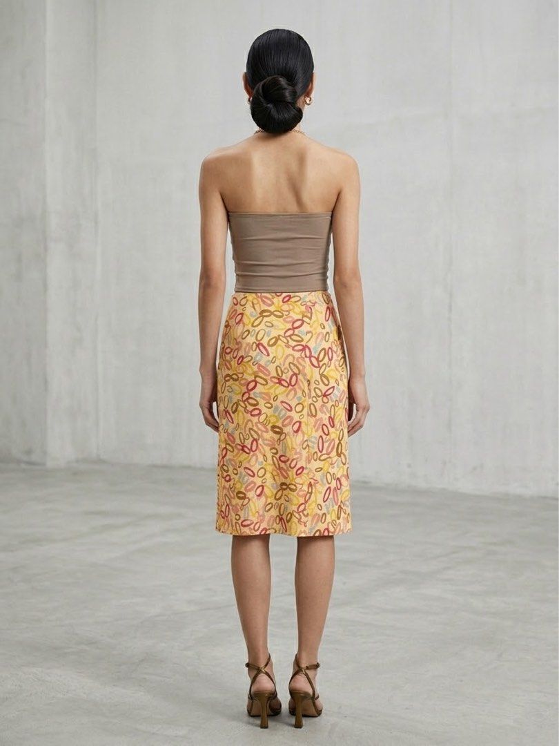THE LIMITED SILK PRINTED SKIRT (Category: Skirts) located in Pasig City. Submitted by vetementsdemanila (Listing ID 1465656268, Image 3). Description: THE LIMITED SILK PRINTED SKIRT New without tags Size: XS Waist: 26 inches (garterized) Length: 25 inches P950 PLUS SHIPPING.