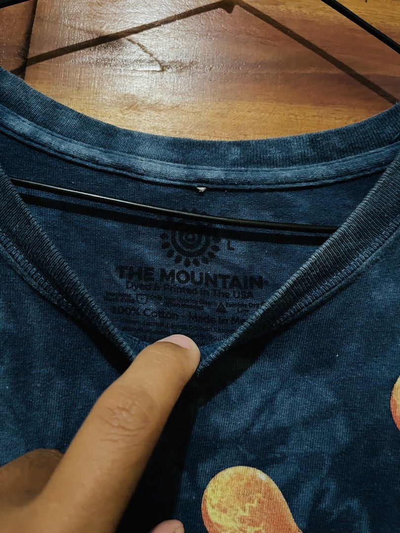 The Mountain Victory Frog (Category: Tshirts & Polo Shirts ) located in Tuguegarao City. Submitted by rodel_llanetaa (Listing ID 1465749854, Image 3). Description: Excellent conditon Size L on tag Width 22 Length 30 Color rate 9.8 Flaws none 700+Shippingfee!.