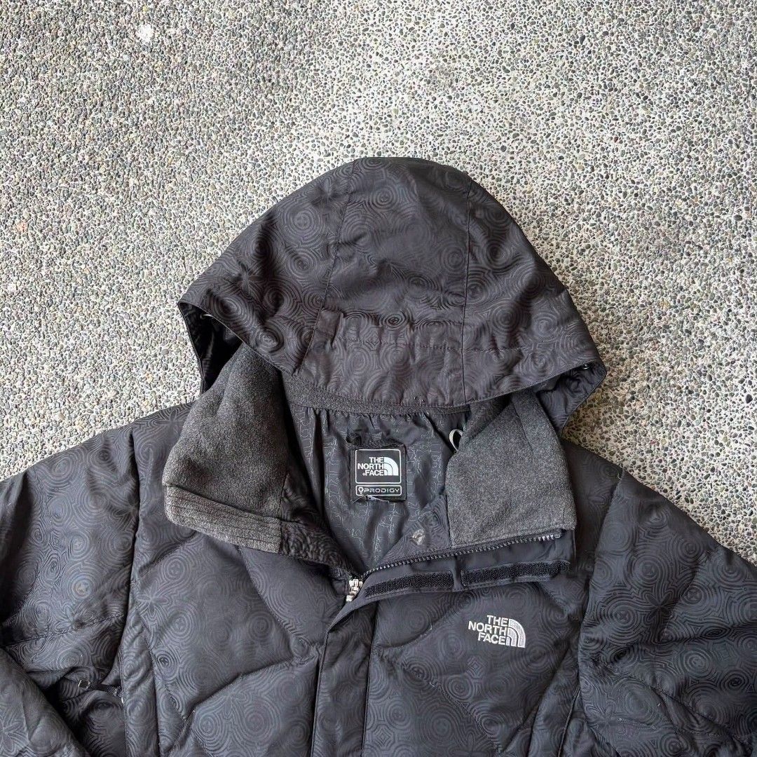 The North Face 600 Goose Down Puffer Jacket Womens (Category: Coats, Jackets and Outerwear) located in Caloocan City. Submitted by rjlthrifts (Listing ID 1465705804, Image 2). Description: The North Face 600 Goose Down Puffer Jacket Womens for cold-weather casual wear, everyday commuting, and low-intensity outdoor activities in cold climates. Excellent Condition Color Rate 10/10 M on Tag 26 Length 20 Width No Issue. Price. 2,980 Loc. South Calooc