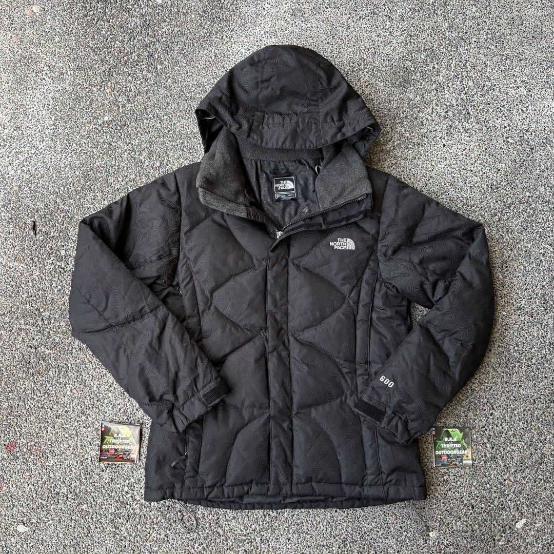 The North Face 600 Goose Down Puffer Jacket Womens (Category: Coats, Jackets and Outerwear) located in Caloocan City. Submitted by rjlthrifts (Listing ID 1465705804, Image 1). Description: The North Face 600 Goose Down Puffer Jacket Womens for cold-weather casual wear, everyday commuting, and low-intensity outdoor activities in cold climates. Excellent Condition Color Rate 10/10 M on Tag 26 Length 20 Width No Issue. Price. 2,980 Loc. South Calooc