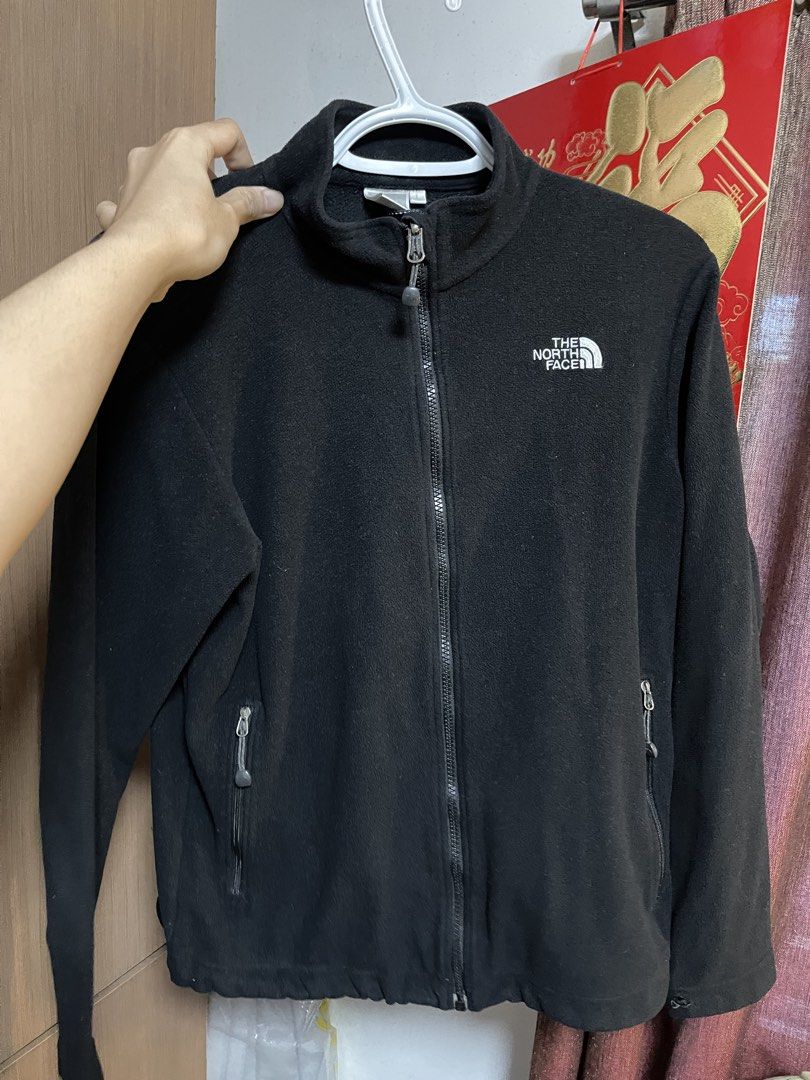 The North Face Black Fleece Jacket (Category: Coats, Jackets and Outerwear) located in Baguio. Submitted by uszwk (Listing ID 1465648187, Image 2). Description: pm for dimes hehe.