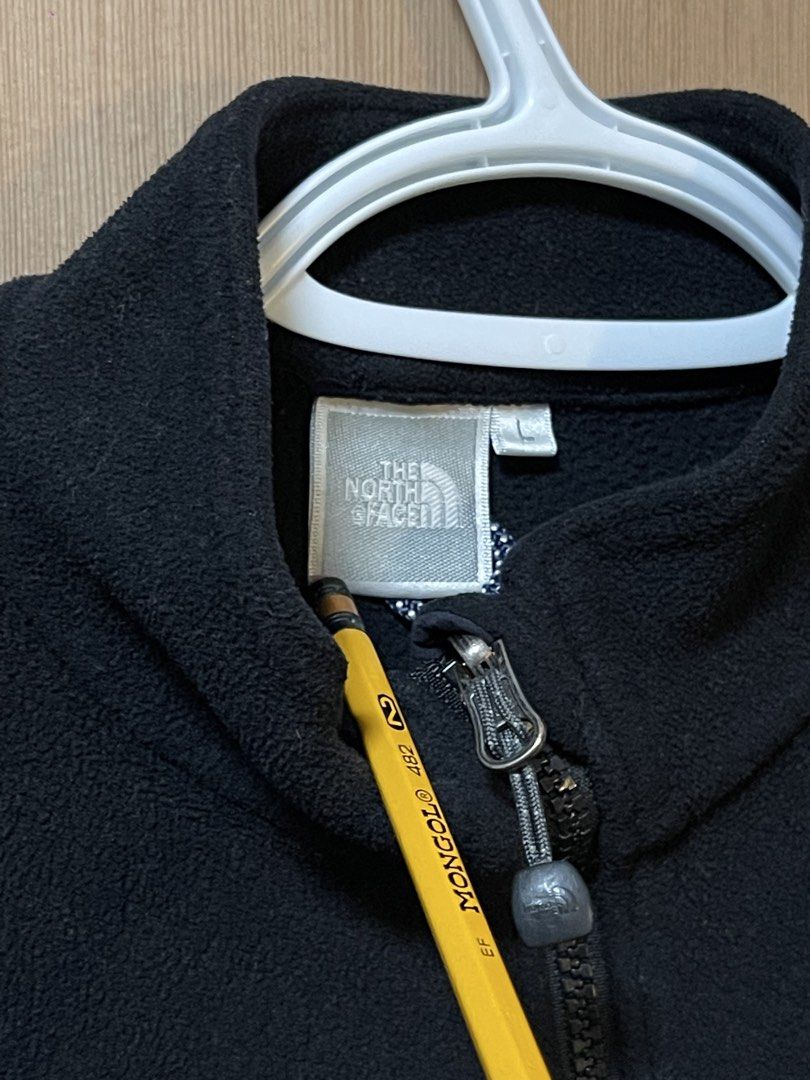 The North Face Black Fleece Jacket (Category: Coats, Jackets and Outerwear) located in Baguio. Submitted by uszwk (Listing ID 1465648187, Image 3). Description: pm for dimes hehe.