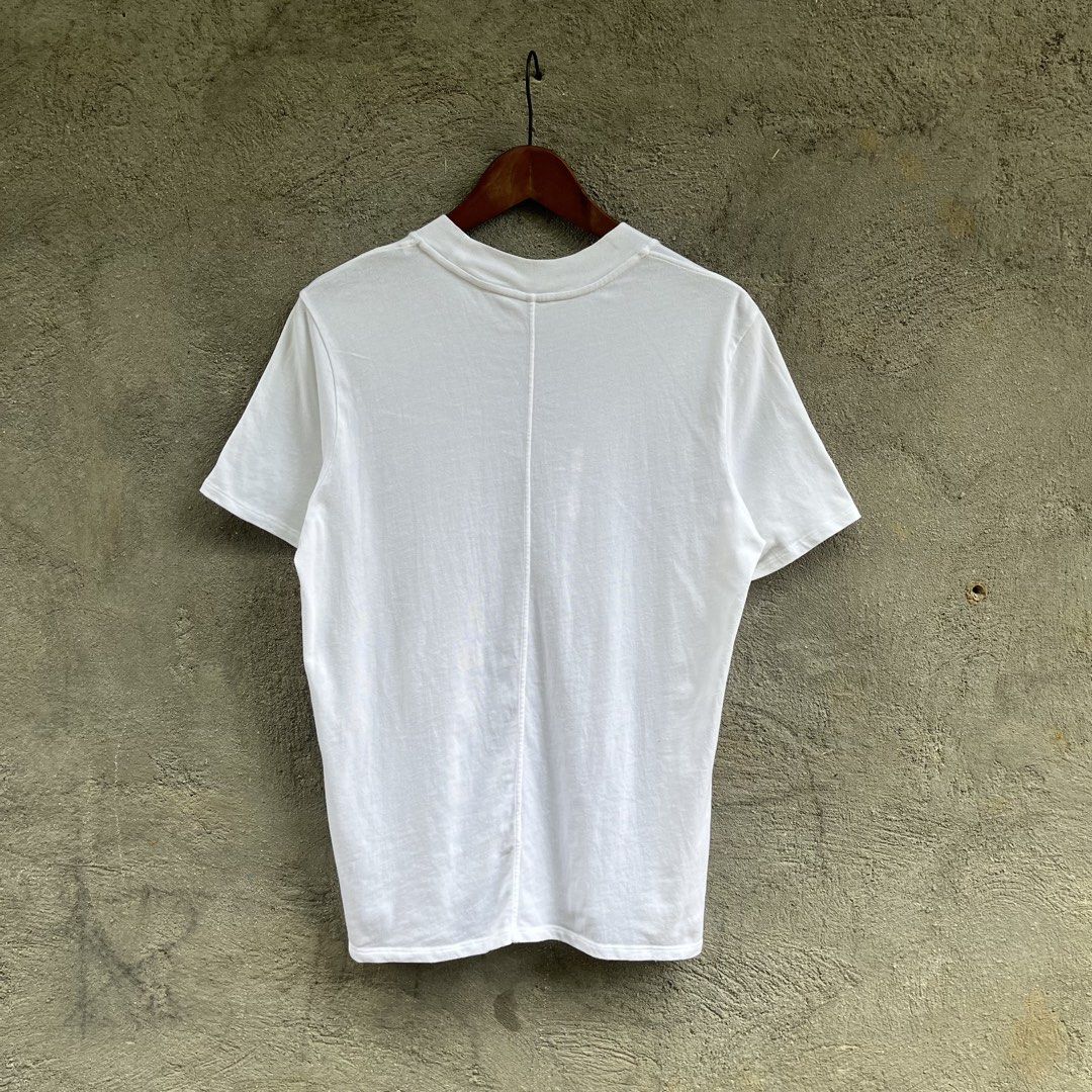 THE ROW PLAIN TEE (Category: Tshirts & Polo Shirts ) located in Manila. Submitted by flippinn (Listing ID 1465612051, Image 2). Description: Large 20W 26.5L Minimal Yellow stain Lalamove or J&t Express + Shipping fee.