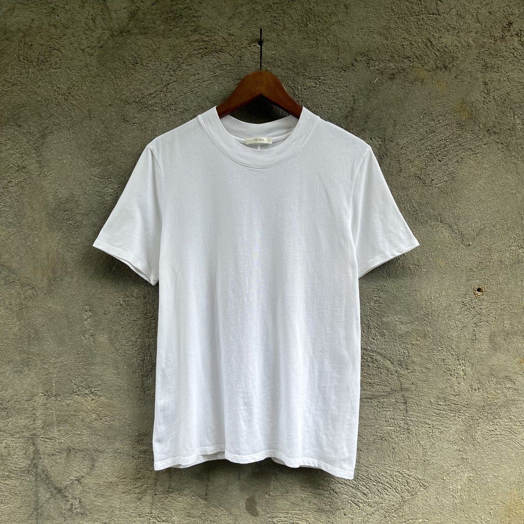 THE ROW PLAIN TEE (Category: Tshirts & Polo Shirts ) located in Manila. Submitted by flippinn (Listing ID 1465612051, Image 1). Description: Large 20W 26.5L Minimal Yellow stain Lalamove or J&t Express + Shipping fee.