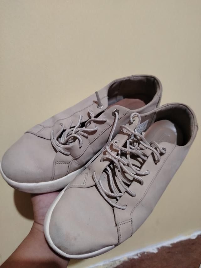 Timberland Beige Leather Sneakers (Category: Sneakers) located in Caloocan City. Submitted by marco.antor (Listing ID 1465687196, Image 2). Description: - Brand: Timberland - Style: Classic court low-top sneakers - Color: Beige leather with white rubber soles and matching laces - Comfort: Padded collars and durable outsoles for all-day wear - Condition: Good overall, with minor scuff marks and slight discoloration near the left shoe's toe area - 
