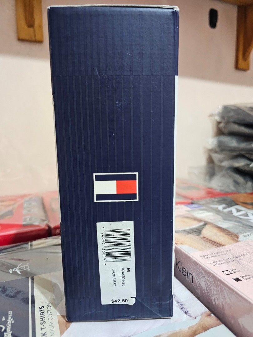 TOMMY HILFIGER 3-Pack Crewneck Shirt - Medium (Category: Tshirts & Polo Shirts ) located in Quezon City. Submitted by senyoramaria2 (Listing ID 1465671735, Image 3). Description: TOMMY HILFIGER Crewneck Shirt Classic Fit Short-sleeve 100% Cotton 3-Pack Gray, Blue, White Medium #USpasabuy.