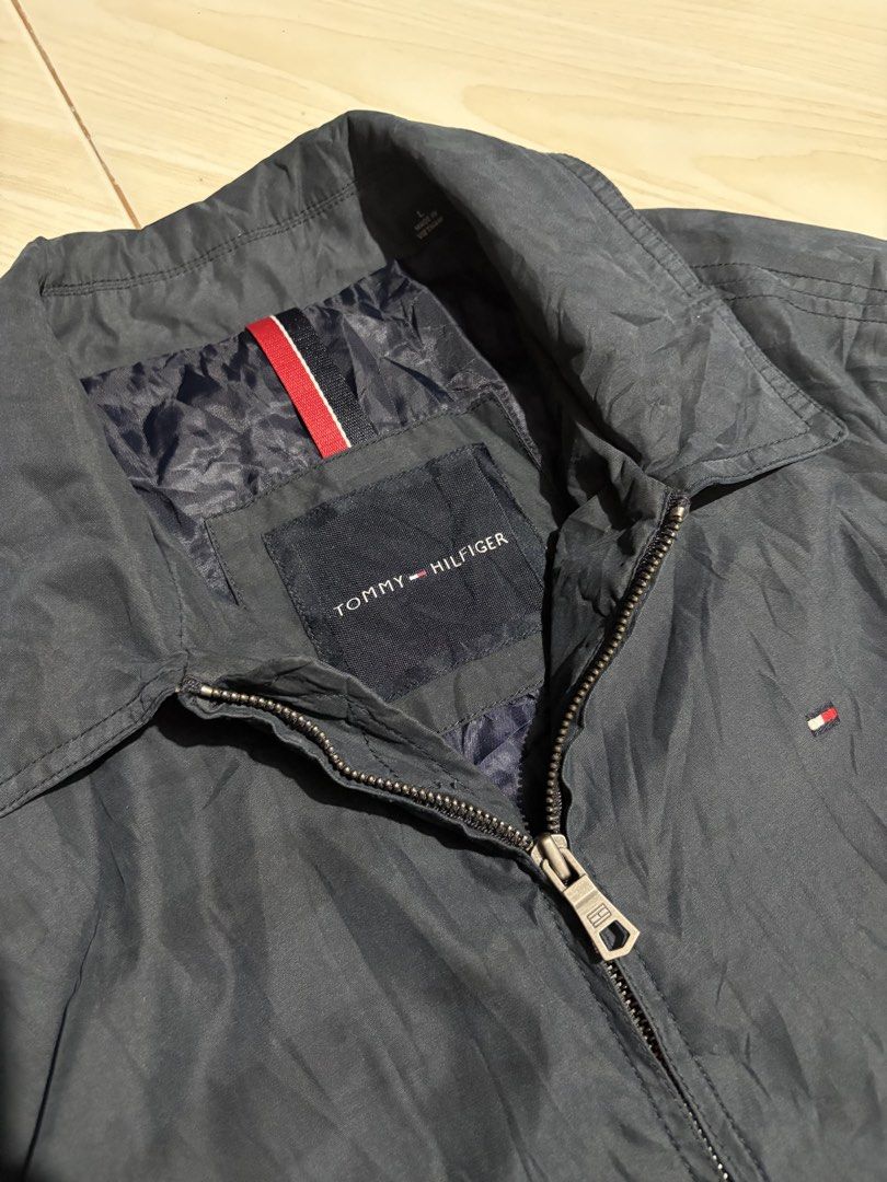 Tommy Hilfiger Harrington (Category: Coats, Jackets and Outerwear) located in Carmona. Submitted by arthrift.31 (Listing ID 1465743212, Image 3). Description: Size:Large on tag Width:24 Length:28 Condition:Excellent Colorrate:9/10.