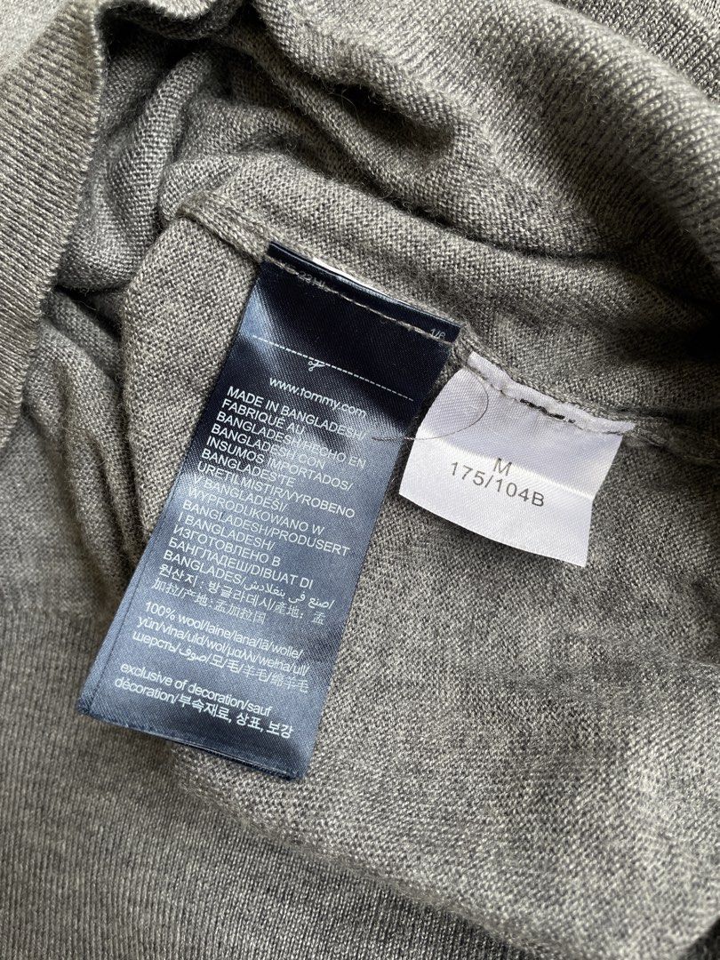 TOMMY HILFIGER QZIP (Category: Activewear) located in Bacolod City. Submitted by _thriftplugg (Listing ID 1465695081, Image 3). Description: UNISEX LIKE NEW CONDITION AUTHENTIC DM ME .