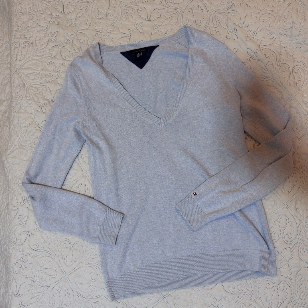 Tommy Hilfiger VNeck Sweater (Category: Longsleeves) located in Cebu City. Submitted by shopjillscloset (Listing ID 1465753281, Image 1). Description: - no issues or stains since this was never worn - fits from s to m frames - AUTHENTIC .