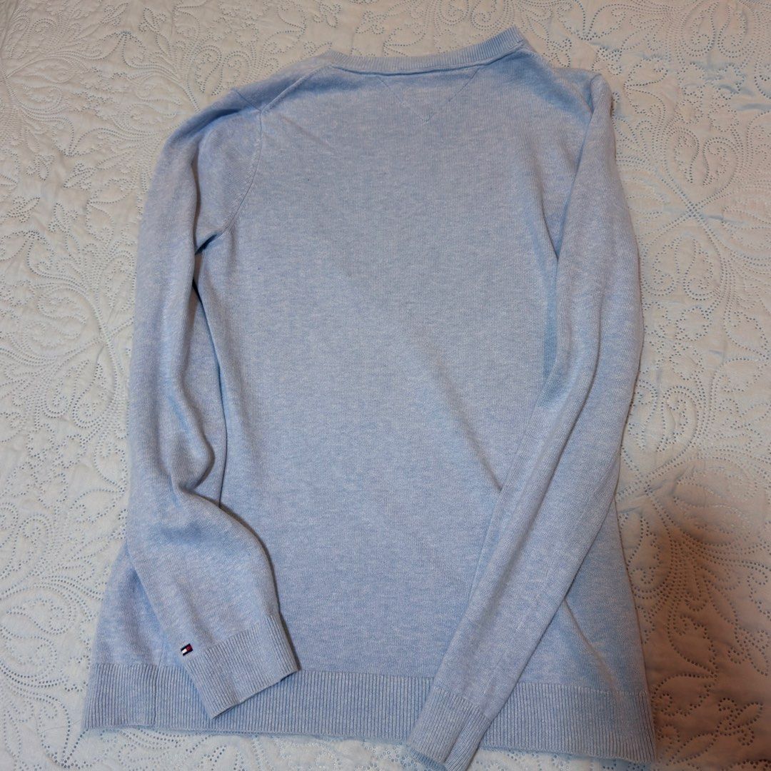Tommy Hilfiger VNeck Sweater (Category: Longsleeves) located in Cebu City. Submitted by shopjillscloset (Listing ID 1465753281, Image 2). Description: - no issues or stains since this was never worn - fits from s to m frames - AUTHENTIC .
