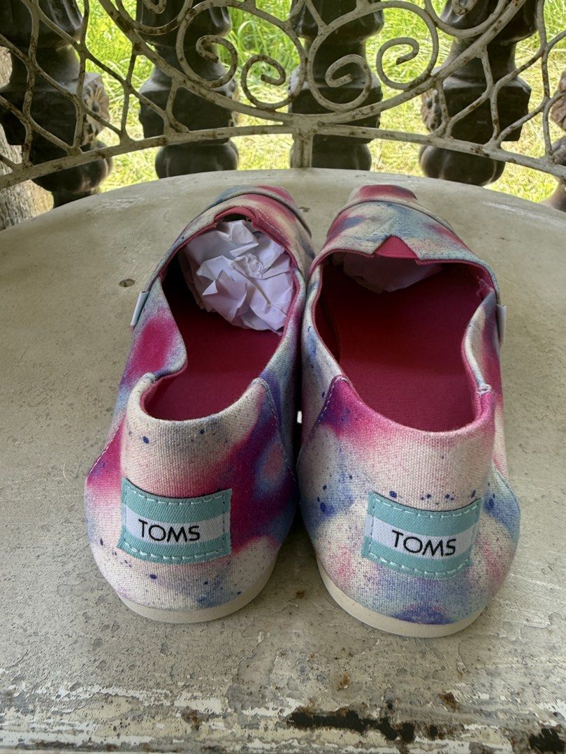 Toms (Category: Sneakers) located in Manila. Submitted by angelaiza52734 (Listing ID 1465598035, Image 3). Description: .