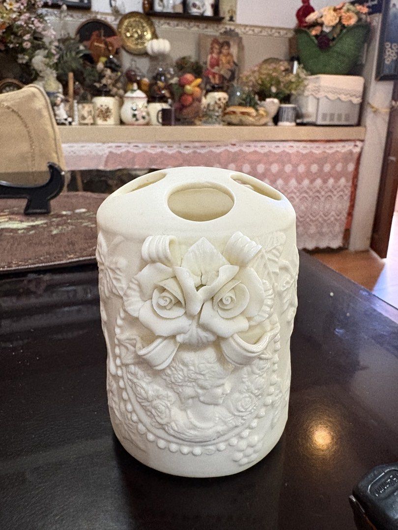 Toothbrush holder (Category: Other Home Decor) located in Dipolog. Submitted by playmatesfriend.ph (Listing ID 1465673388, Image 2). Description: .
