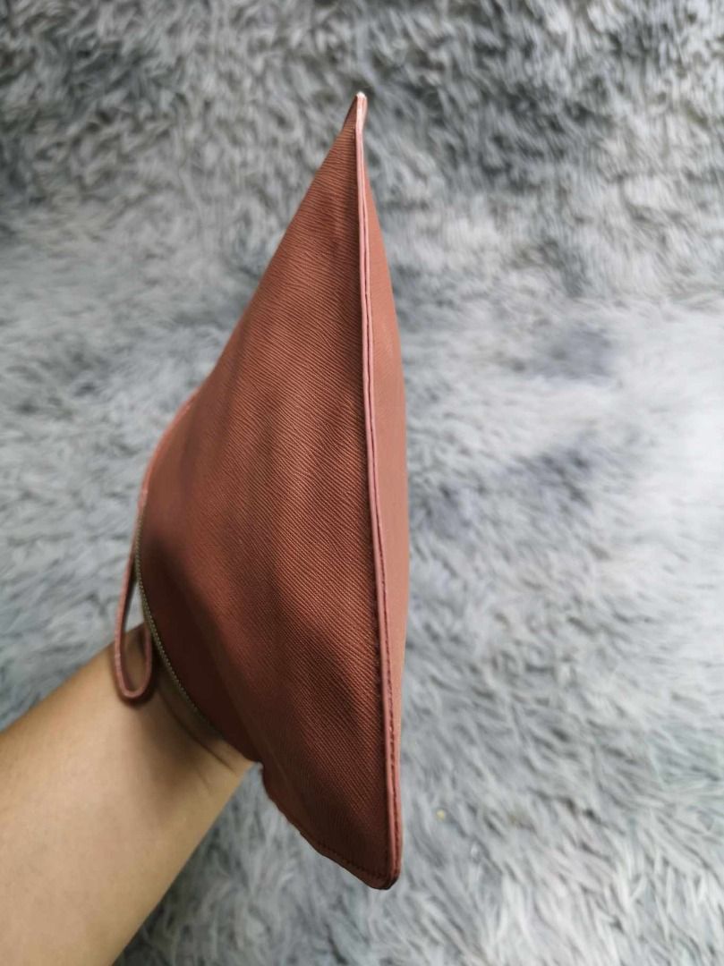 Top Zipper Closure Flat Wristlet Pouch (Category: Purses & Pouches) located in Santa Cruz. Submitted by jmy_surplus.2 (Listing ID 1465688144, Image 3). Description: Size ; L- 6 W - 8.4 Color ; Peach Type ; Wristlet Brand ; No brand Material ; Leather Style ; Peach Zipper Closure Writlet LR 129 JMY 5 Batch #224.