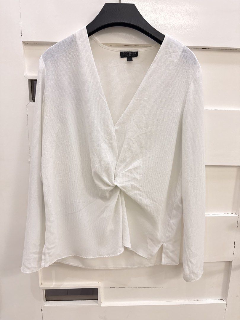 Topshop offwhite long sleeve blouse (Category: Longsleeves) located in San Pablo. Submitted by iamtrina (Listing ID 1465653842, Image 2). Description: Fits S-M frame Fabric is slightly sheer.