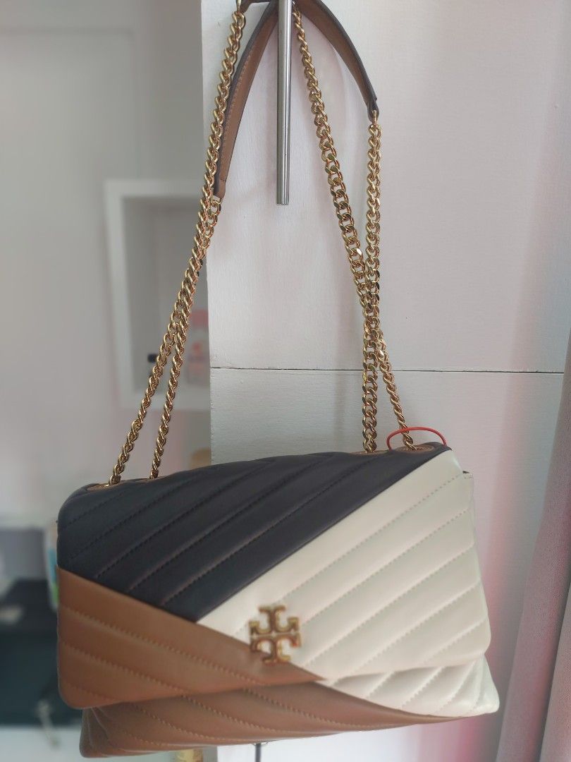 Tory bag (Category: Tote Bags) located in Manila. Submitted by kristinera72772 (Listing ID 1465593035, Image 1). Description: .