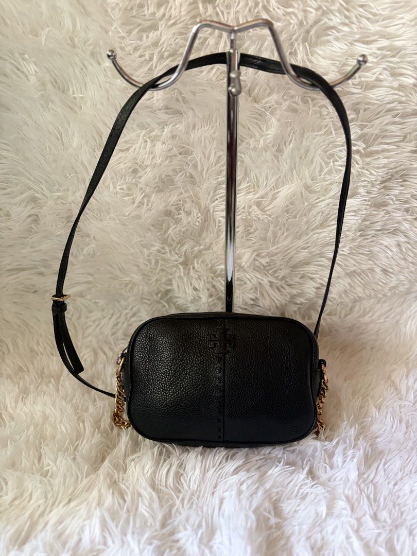 Tory Burch (Category: Luxury Bags & Wallets) located in Baguio. Submitted by rheaanne07 (Listing ID 1465657584, Image 3). Description: Original tory burch With rubs And labas piping ung likod Still pretty Mabango.