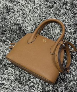 (Category: ) located in . Submitted by declutteringcloset18 (Listing ID 1465583968, Image 1). Description: .