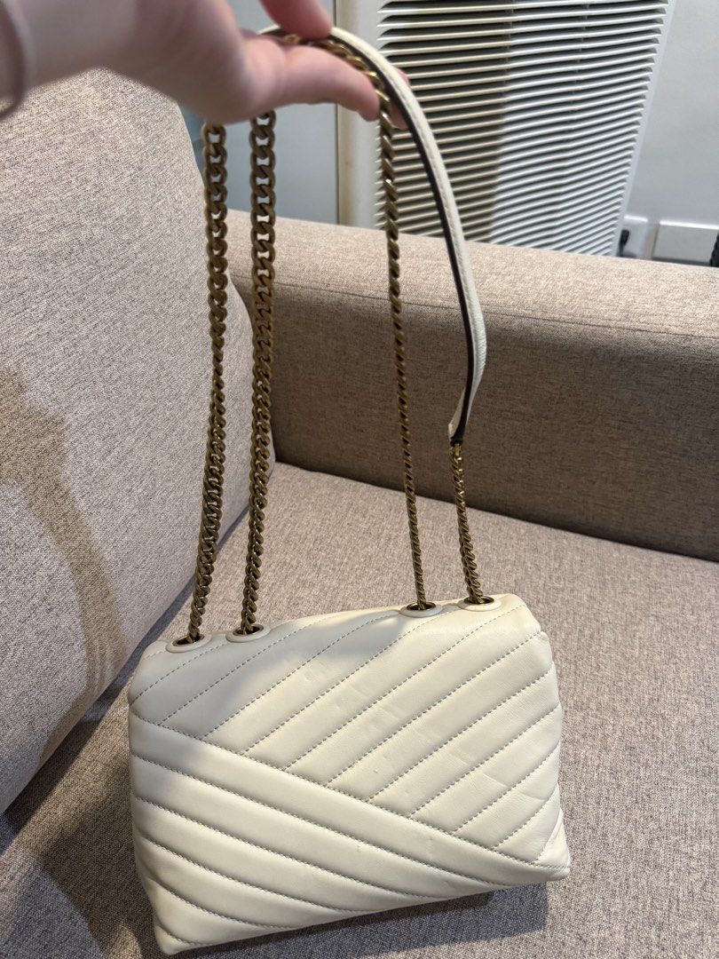 Tory Burch Quilted White Leather Shoulder Bag (Category: Luxury Bags & Wallets) located in Paranaque City. Submitted by kisharroyo (Listing ID 1465648865, Image 3). Description: 📍Brand new and unused Tory Burch Kira Chevron Convertible Shoulder Bag in New Cream/Ivory. Selling at a very low price because of minor cat-scratch flaws. Please see photos for the actual condition. Priced significantly below retail to reflect the imperfections. * Brand: