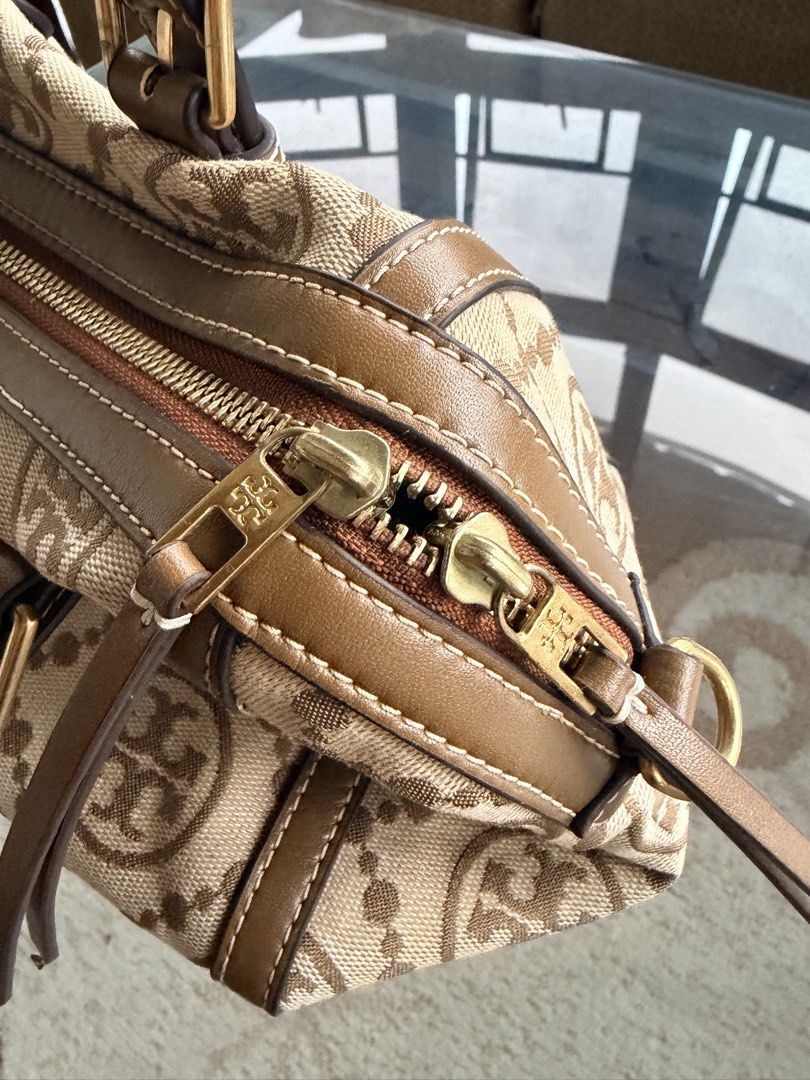 Tory Burch speedy (Category: Purses & Pouches) located in San Pascual. Submitted by s3resale (Listing ID 1465709710, Image 3). Description: Inner lining issue ( tried to washed it kase 😬) body nya flawless po no rubber lining issue..
