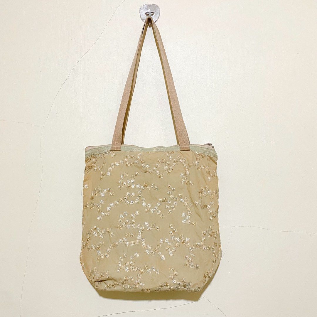 Tote bag (Category: Tote Bags) located in Candon. Submitted by melowph (Listing ID 1465581876, Image 1). Description: .