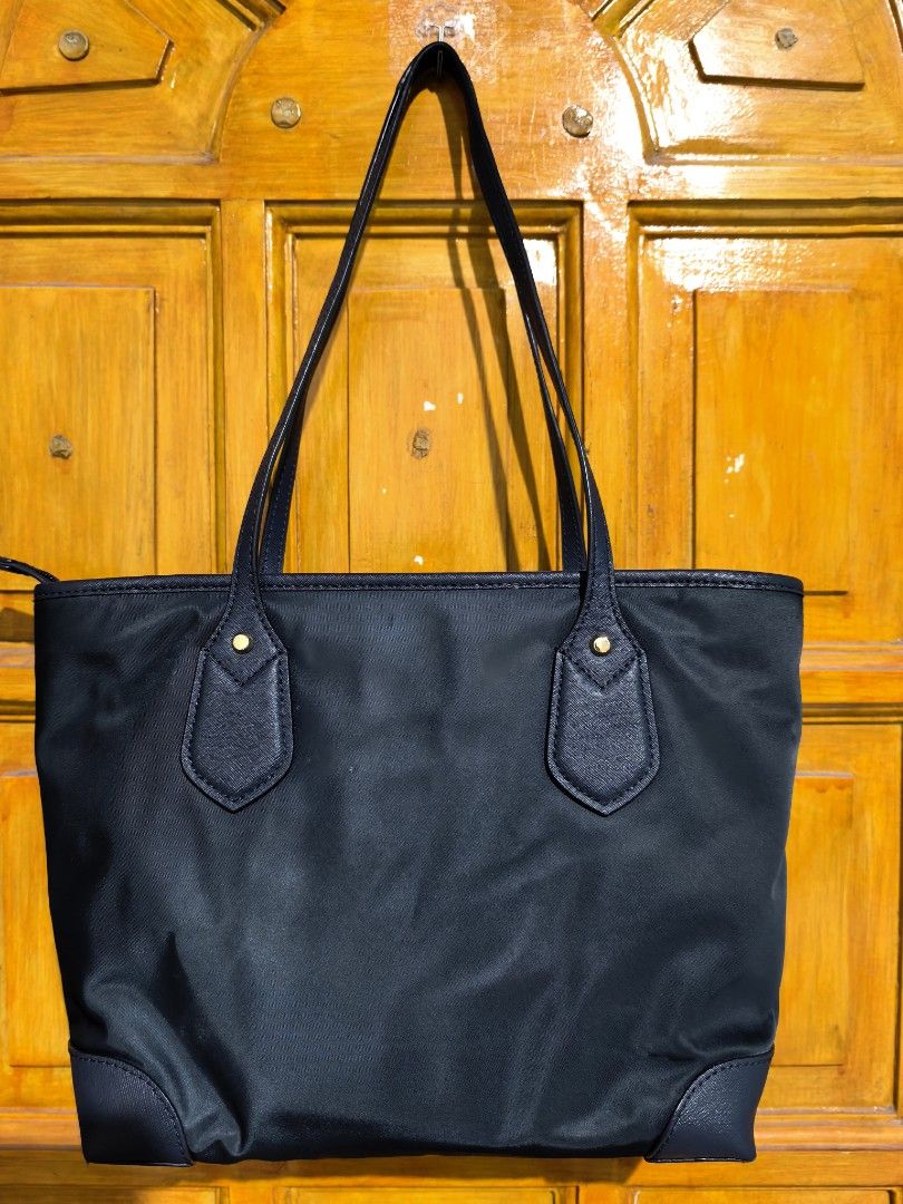 Tote bag (Category: Tote Bags) located in Manila. Submitted by khulet2008 (Listing ID 1465667180, Image 2). Description: Nylon and leather handle M-K tote bag Navy blue color. Excellent condition.
