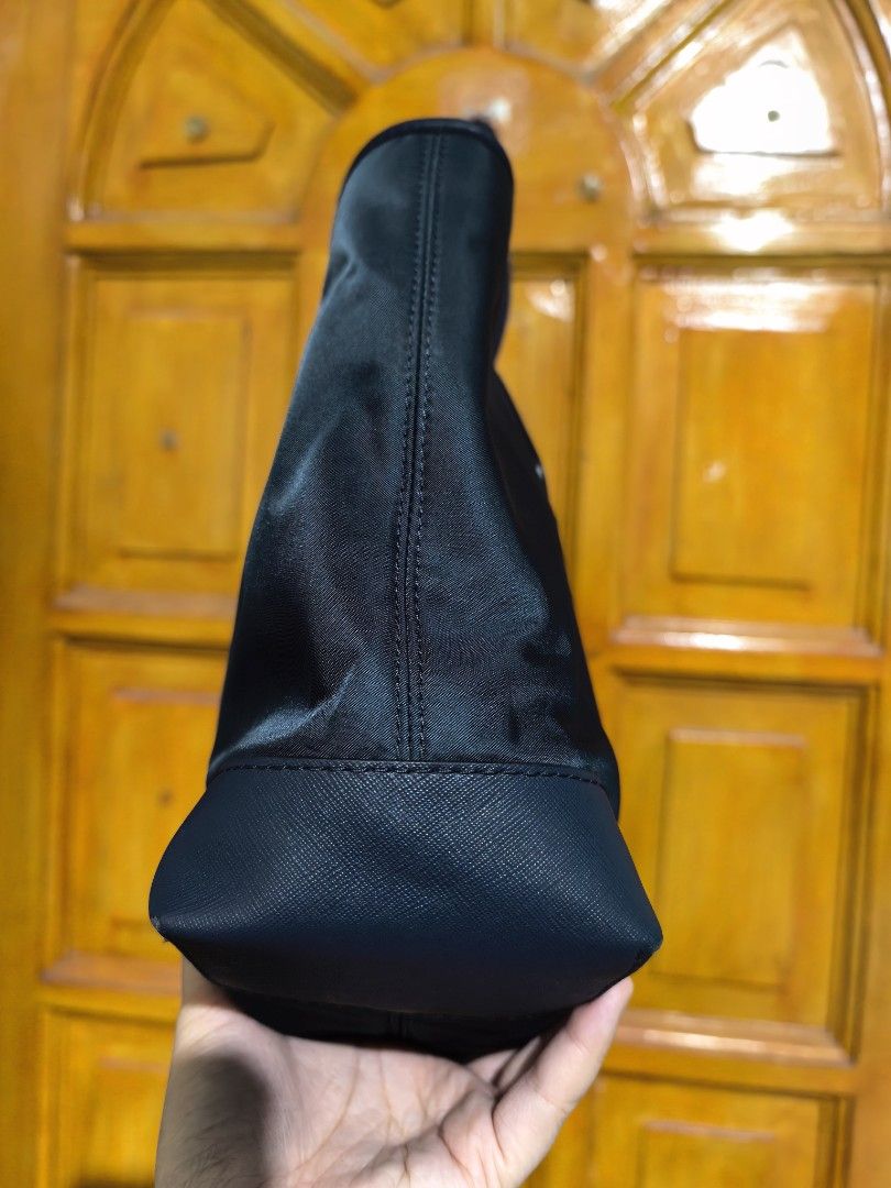 Tote bag (Category: Tote Bags) located in Manila. Submitted by khulet2008 (Listing ID 1465667180, Image 3). Description: Nylon and leather handle M-K tote bag Navy blue color. Excellent condition.