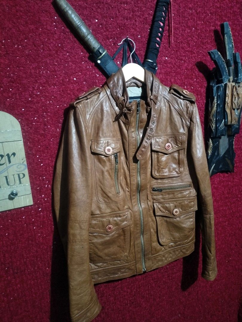 TOUGH JEAN SMITH UTILITY LEATHER JACKET FOR MEN'S (Category: Coats, Jackets and Outerwear) located in Baguio. Submitted by vertex_nga.pow (Listing ID 1465756916, Image 2). Description: TOUGH JEAN SMITH UTILITY LEATHER JACKET FOR MEN'S SMALL SIZE DIMENSION 24.5L BY 19.5 ARMPIT TO ARMPIT 16.5 INCHES SHOULDER TO SHOULDER 26 INCHES SLEEVE COW HIDE LEATHER MATERIAL/ GENUINE LEATHER GOOD CONDITION BAGUIO LOCATION PLUS SF SA MALAYU JNT COURIER PASS COD 
