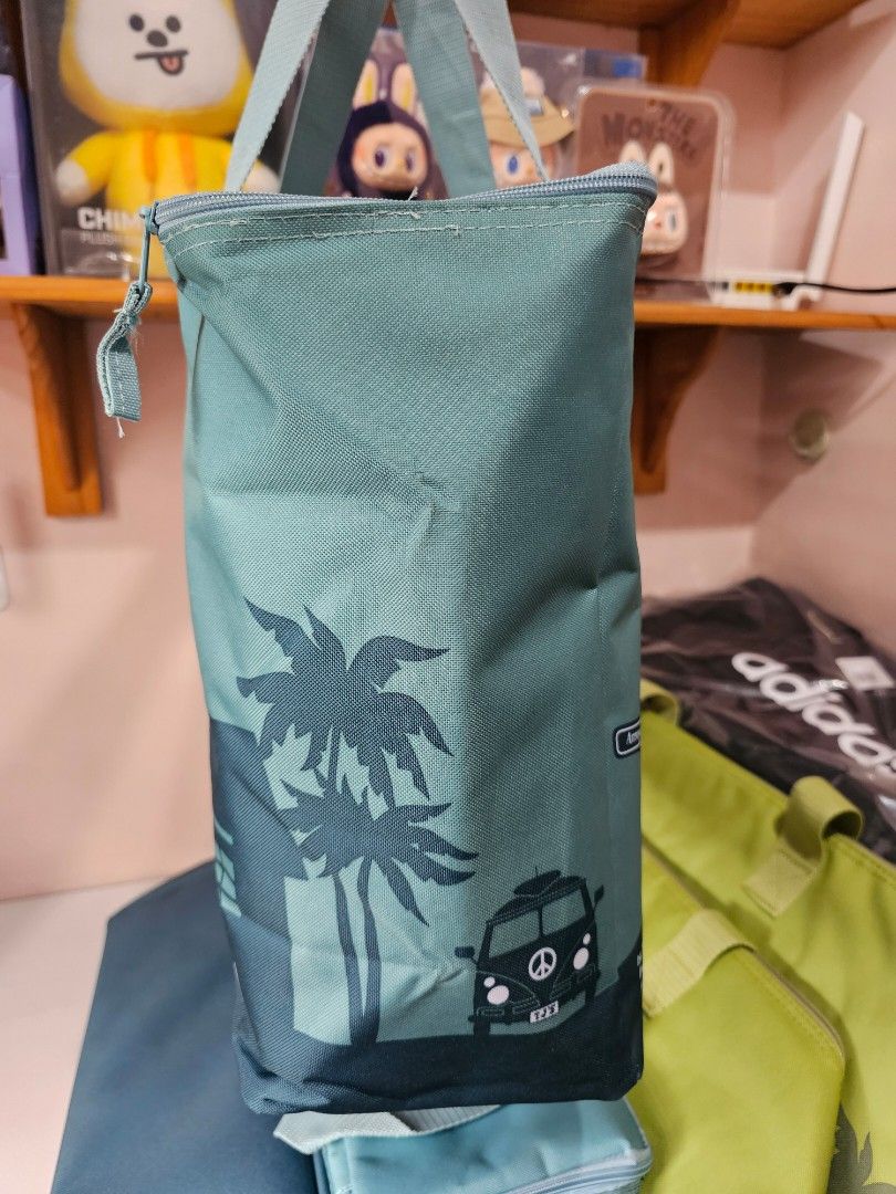 TRADER JOE'S Insulated Bag #2 (Category: Tote Bags) located in Quezon City. Submitted by senyoramaria2 (Listing ID 1465602225, Image 2). Description: TRADER JOE'S Insulated Bag #2 Same design lang ang front & back. Up to 8 Gallons capacity 24 x 13.5 x 6.5 (base) inches 2 pcs available #CanadaPasabuy.