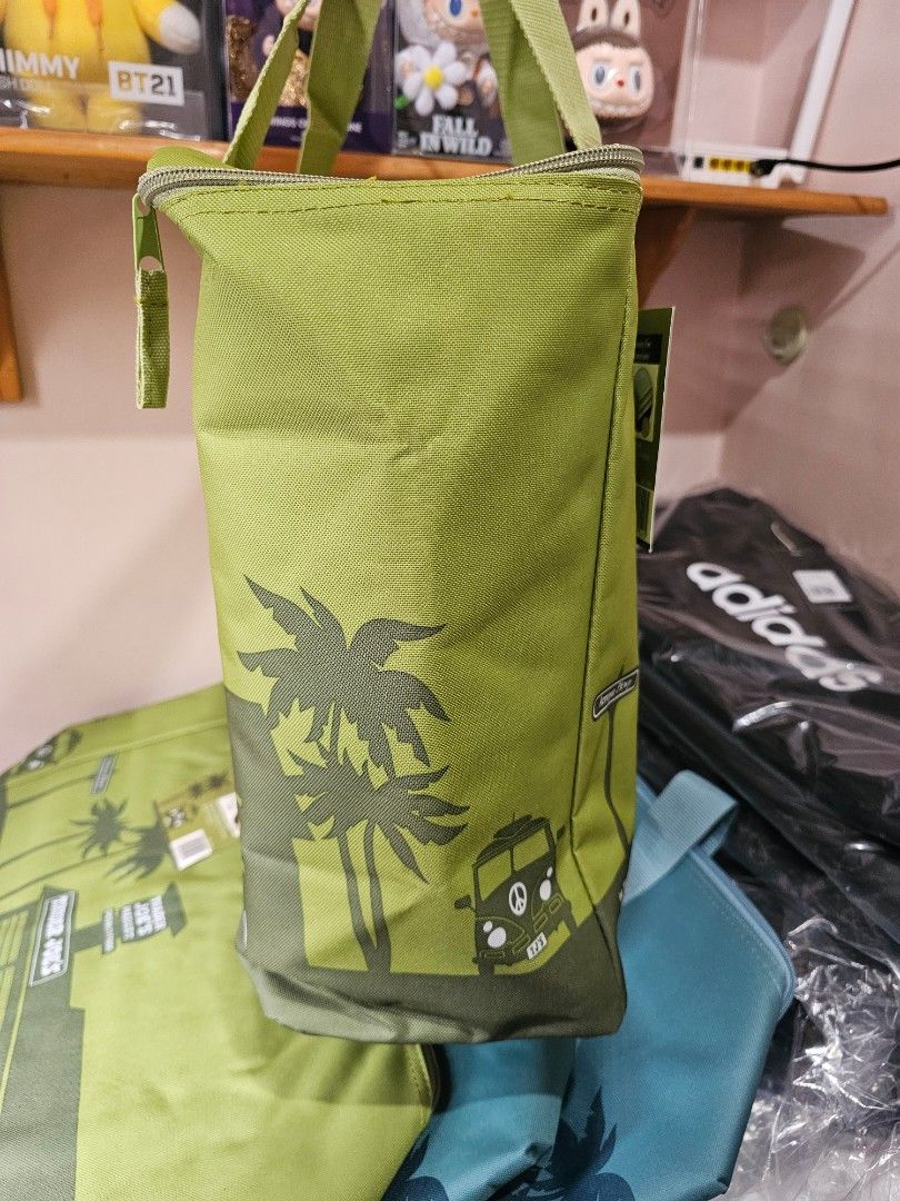 TRADER JOE'S Insulated Bag #3 (Category: Tote Bags) located in Quezon City. Submitted by senyoramaria2 (Listing ID 1465603994, Image 2). Description: TRADER JOE'S Insulated Bag #3 Same design lang ang front & back. Up to 8 Gallons capacity 24 x 13.5 x 6.5 (base) inches 2 pcs available #CanadaPasabuy.