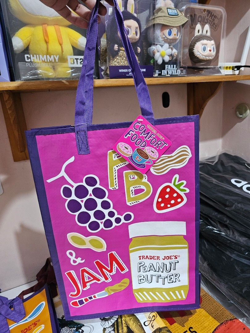 TRADER JOE'S Reusable Bag #1 (Category: Tote Bags) located in Quezon City. Submitted by senyoramaria2 (Listing ID 1465587859, Image 1). Description: TRADER JOE'S Reusable Ecobag #1 Sako material All sides have different designs (effort nung gumawa. 🤭 ). 16.25 x 11.5 x 6.75 6 Gallons capacity 5 pcs available #CanadaPasabuy.